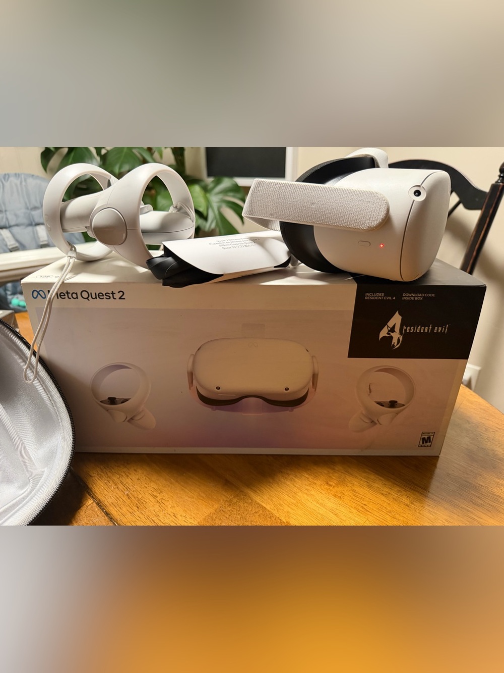 Oculus Quest 2 All-in-One VR Headset with White Controllers